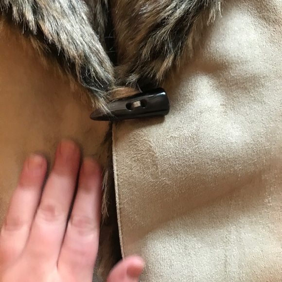 🟢fever faux fur reversible vest!!✨ - Picture 2 of 4